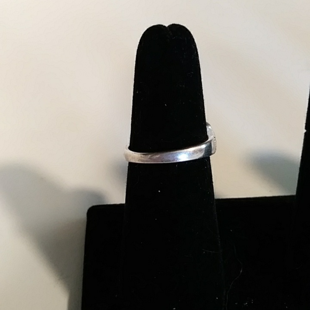 Sterling and diamond heart ring - Picture 2 of 3